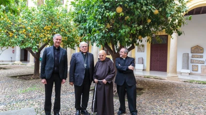 Foto momento de la rueda de prensa