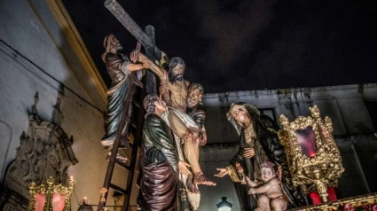 El Descendimiento procesiona el Miércoles Santo por las calles de Badajoz