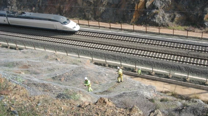 (Foto de ARCHIVO)Labores de mantenimiento en la red ferroviariaREMITIDA / HANDOUT por COMSAFotografía remitida a medios de comunicación exclusivamente para ilustrar la noticia a la que hace referencia la imagen, y citando la procedencia de la imagen en la firma22/1/2025