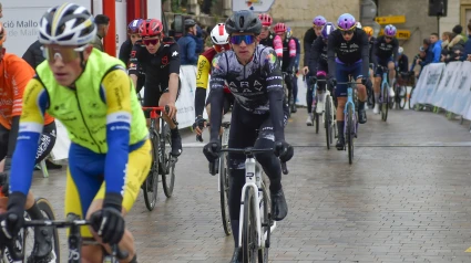 Llegada del pelotón tras la tercera prueba, el trofeo Serra de Tramuntana