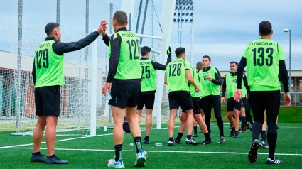 Imagen de los árbitros de Primera División realizando pruebas físicas en la sede de la RFEF