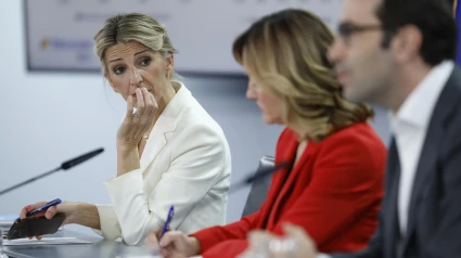 La ministra de Trabajo Yolanda Díaz; la ministra de Educación, Pilar Alegría y el ministro de Economía, Carlos Cuerpo