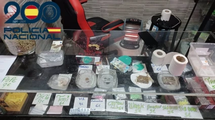 Nueve detenidos por vender coca, marihuana, MDMA, LSD, popper y viagra en un piso de la Macarena