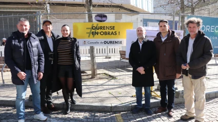 El alcalde de Ourense, Gonzalo Jácome, acompañado de ediles de su grupo de gobierno en el inicio de las obras