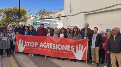 Concentración en rechazo a una nueva agresión a sanitarios en Torrenueva Costa