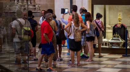 Más de 300.000 personas acceden a la visita cultural gratuita de la Catedral, Giralda y El Salvador en 2024