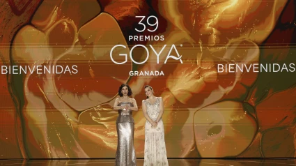 Las actrices Maribel Verdú y Leonor Watling durante la gala de la 39 edición de los Premios Goya de la Academia de Cine