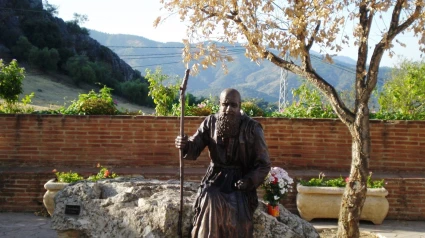 Estatua de Fray Leopoldo en Alpandeire