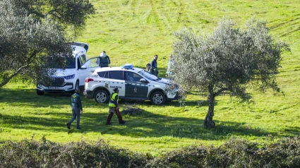 Guardias civiles en el tercer día de búsqueda de la mujer desaparecida en Santa Olalla del Cala