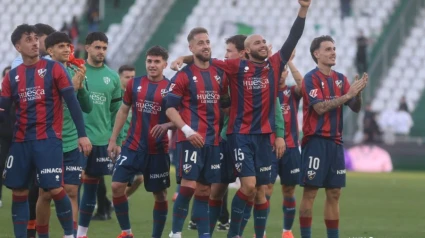 El Huesca celebró su remontada en Córdoba