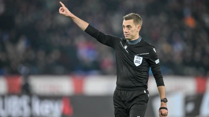 November 15, 2024, Zurich, Zurich, Switzerland: Schiedsrichter Clement Turpin gestures during the UEFA Nations League 2024/25 League A Group A4 match between Switzerland and Serbia at Stadion Letzigrund on November 15, 2024 in Zurich, Switzerland. (Credit Image: © Harry Langer/DeFodi via ZUMA Press)