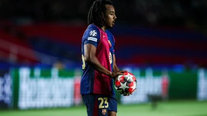 Jules Koundé en un partido del Barcelona