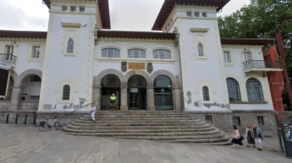 Foto de archivo del acceso principal a la oficina de Correos en Ferrol