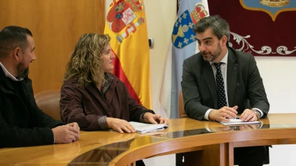 Iban Santalla, Marián Ferreiro y Diego Calvo reunidos en Santiago este miércoles