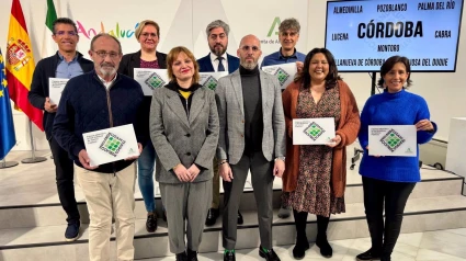 El delegado de Cultura y Deporte de la Junta, Eduardo Lucena (centro), junto a representantes institucionales de los siete municipios