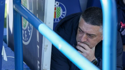 GETAFE (MADRID), 01/02/2025.- El entrenador del Sevilla, Xavi García Pimienta, antes del partido de LaLiga que enfrenta al Getafe contra el Sevilla este sábado en el Coliseum en Getafe. EFE/ Kiko Huesca