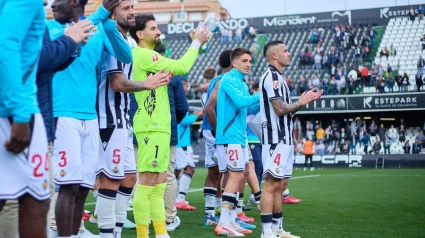 Los jugadores del Castellón celebran su victoria