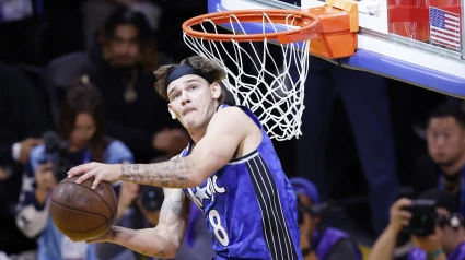 El joven jugador de los Orlando Magic hizo historia al conseguir el primer triplete consecutivo.