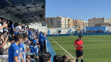 Momento en el que la grada celebra el primer gol del Águilas FC