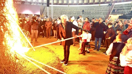 Candela oficial, ubicada en la plaza de toros de Almendralejo