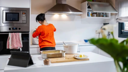 El método japonés para ganar espacio en el armario de tu cocina y sacarle el máximo provecho: en pocos minutos