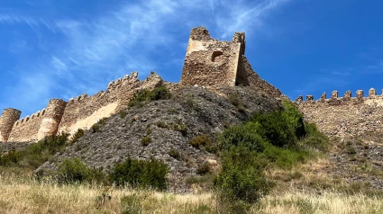 Un hombre de 59 años ha sido trasladado al Hospital San Pedro tras sufrir una caída de cuatro metros en el castillo de Clavijo