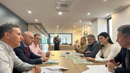 El alcalde de Lorca, a la derecha, y su equipo, en la reunión con el Colegio de Ingenieros de Caminos, Canales y Puertos