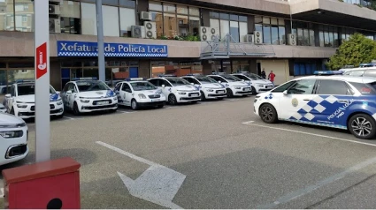 Flota de coches patrulla en la comisaría de Vigo