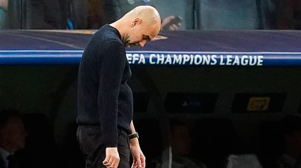 Pep Guardiola, con gesto abatido en el Estadio Santiago Bernabéu tras perder con el Manchester City