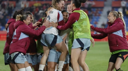 Las jugadoras de España celebran el gol de Martín-Prieto que supuso la remontada contra Bélgica.