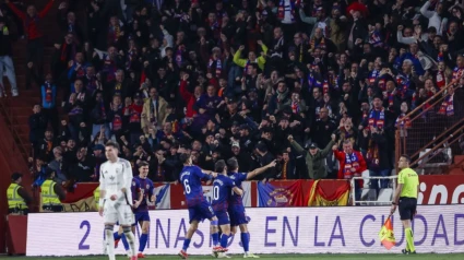 Los futbolistas del Eldense celebran el gol de la victoria contra el Albacete.