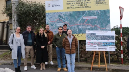 El alcalde de Ourense, Gonzalo Jácome, acompañado de ediles de su grupo de gobierno supervisa el inicio de las obras