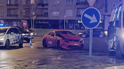 Uno de los vehículos siniestrados en el barrio de San Xoán