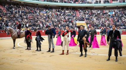 Paseíllo con los intervinientes en el festival taurino de Jaén