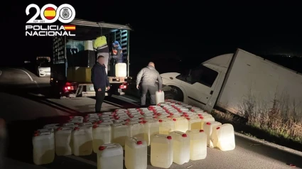 Garrafas de combustible para narcolanchas incautadas en el GuadaletePOLITICA POLICÍA NACIONAL