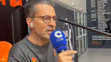 Pedro Martínez atiende a COPE en l'Alqueria del Basket