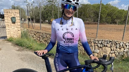 Cintia Rodríguez posa con su bicicleta