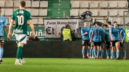 El Burgos celebra el gol de penalti de David González en el estadio de A Malata