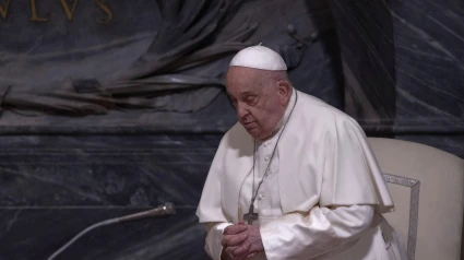 El Papa Francisco asiste a la ordenación episcopal de Monseñor Renato Tarantelli Baccari en la Basílica de San Juan de Letrán en Roma