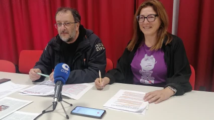 Manel Grandal y Teresa Carballido este jueves en el local de CIG en Ferrol