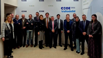 Foto de familia de los participantes en el acto del Ateneo Cultural "Valladolid Ciudad Taurina"