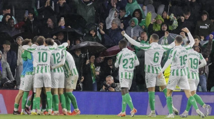 El Betis celebra el gol de Llorente a Las Palmas