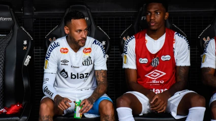 Neymar, en el banquillo del Santos