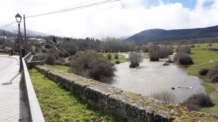 Nivel rojo del río Adaja a su paso por Valdestillas (Valladolid)CHD