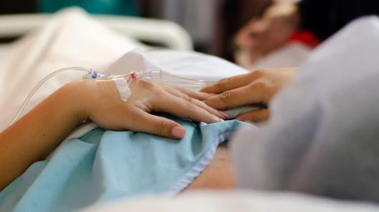 Un paciente de cáncer durante su tratamiento de quimioterapia