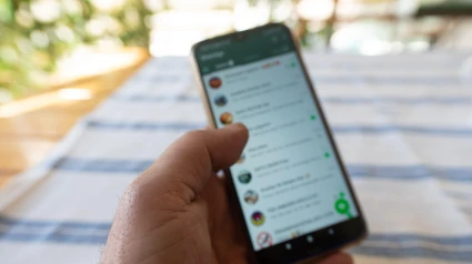 Teléfono móvil con aplicación de WhatsApp