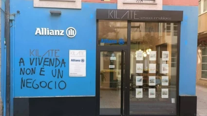 Pintada en una inmobiliaria de A Coruña