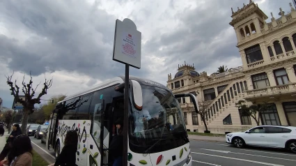 Parada de bus provisional en la avenida do Porto (A Coruña)