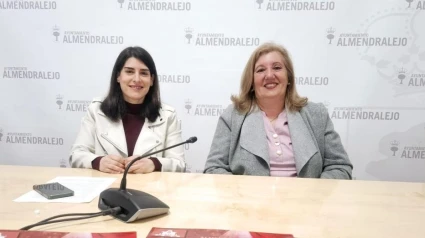 La concejala de Festejos, Tamara Rodríguez, y la hermana mayor de San Marcos, Mari Hierro