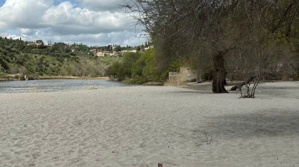 El arrastre de arena ha dejado esta bonita playa en Toledo